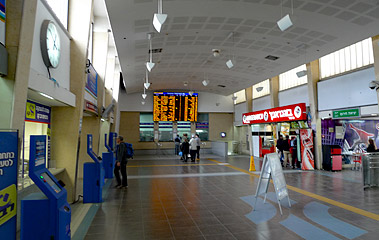 Tel Aviv Savidor ticket hall