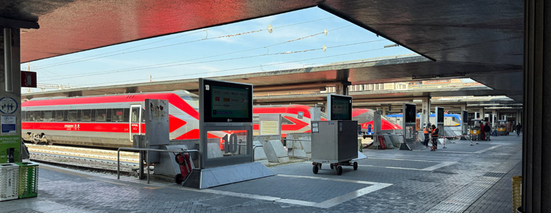 Venice Santa Lucia, circulating area behind the platforms